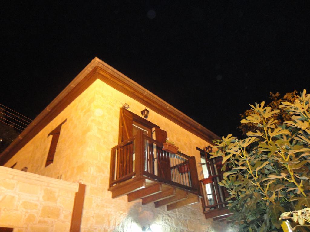 Magdalous House Guest House Arsos Bagian luar foto