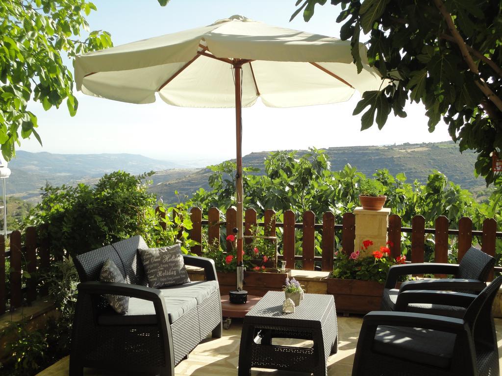 Magdalous House Guest House Arsos Bagian luar foto